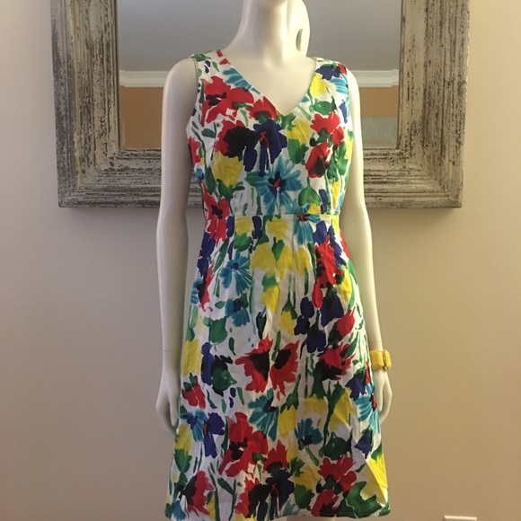 Spense Dresses & Skirts - Ladies Spence Vneck Floral Dress size 8